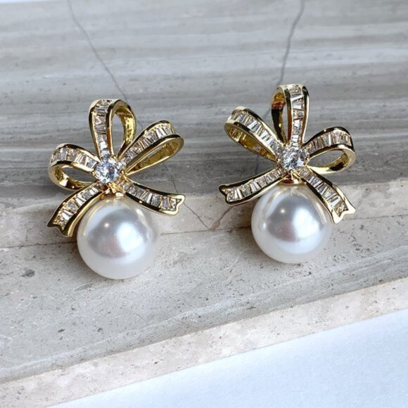 NEW ~ Anthropologie, BHLDN, Gemelli Pearl & Rhinestone "Layla" Gold Bow Earrings - Picture 2 of 12